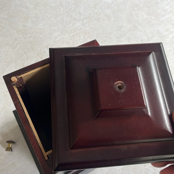 Elegant Brown Table Clock - Picture 6 of 8